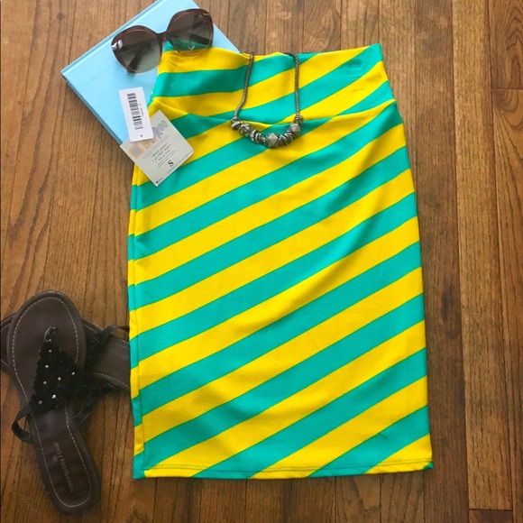 LulaRoe Cassie Pencil Skirt - Picture 1 of 2